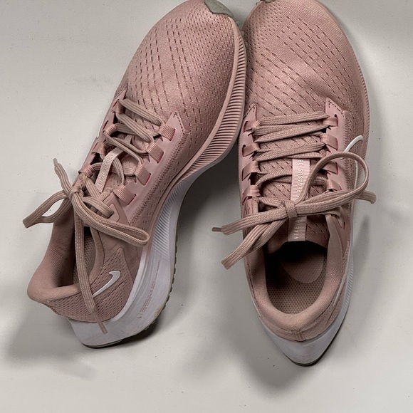 Nike Women’s Air Zoom Pegasus 38 - Picture 4 of 5